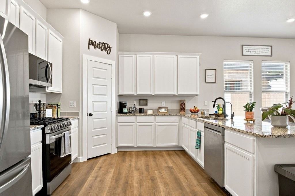 10401 Pronghorn Rd - Photo 6 of 25