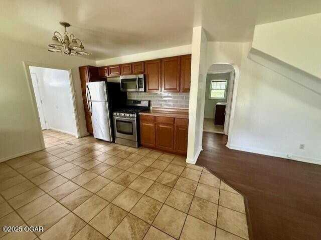 2631 E Vandalia St - Photo 4 of 9