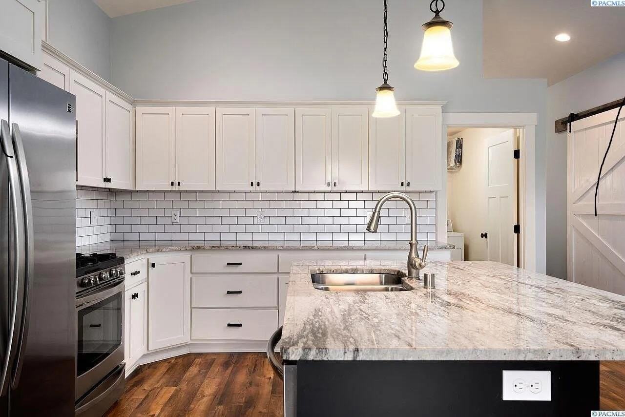 8913 Aldridge Ct - Photo 3 of 7