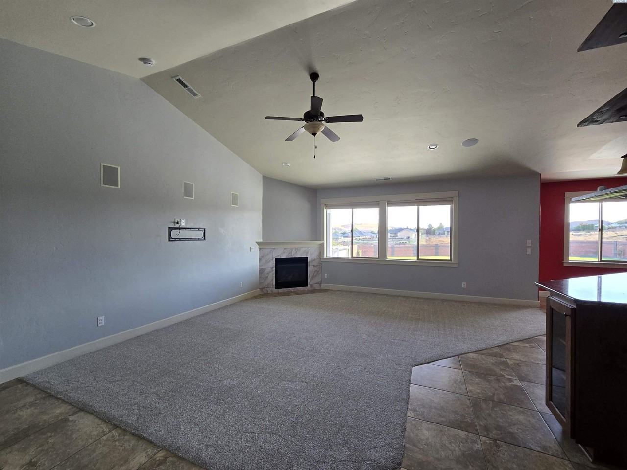 2914 Karlee Dr - Photo 3 of 42