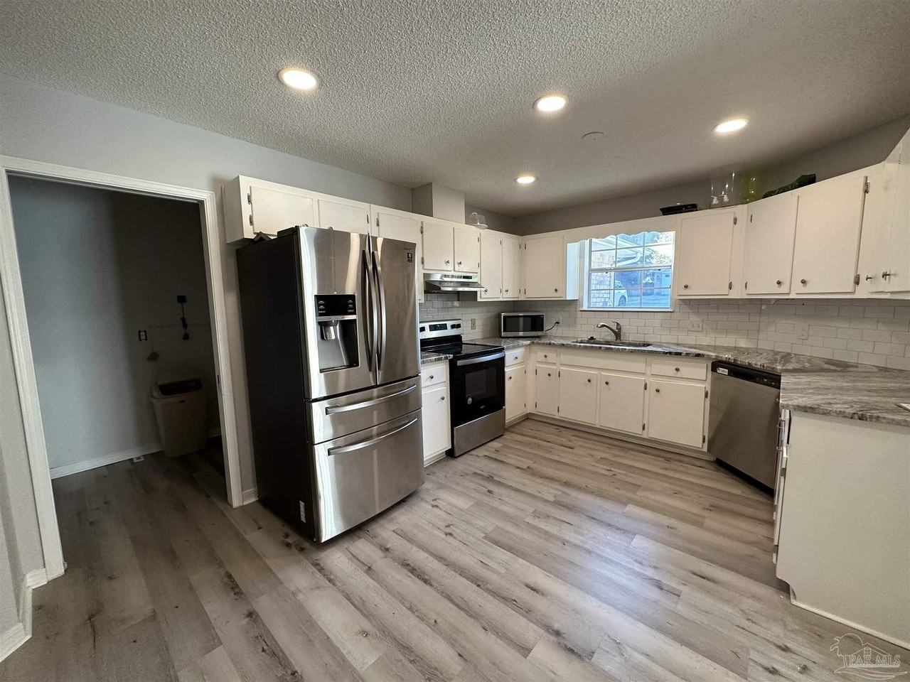 280 Bobwhite Dr - Photo 3 of 16