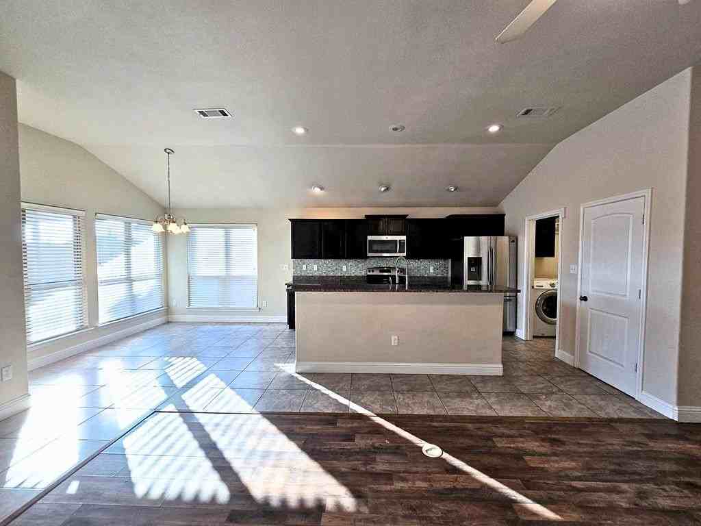 6006 Spahn St - Photo 4 of 25