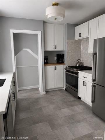 22406 Colony St - Photo 3 of 8