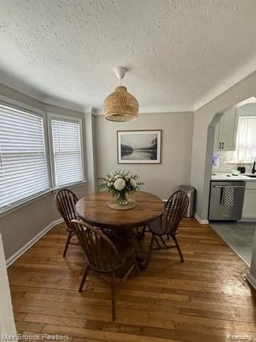 22406 Colony St - Photo 4 of 8