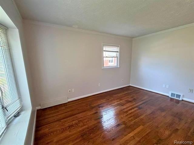 29537 Hazelwood St - Photo 4 of 17