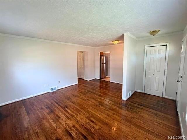 29537 Hazelwood St - Photo 5 of 17