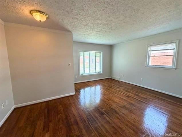 29537 Hazelwood St - Photo 6 of 17