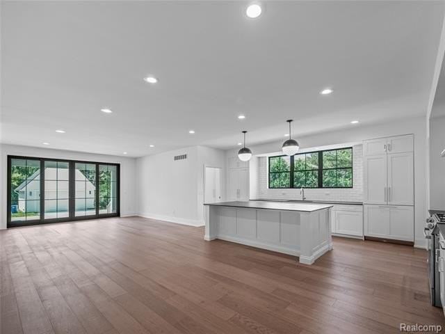 887 Redding Rd - Photo 2 of 20