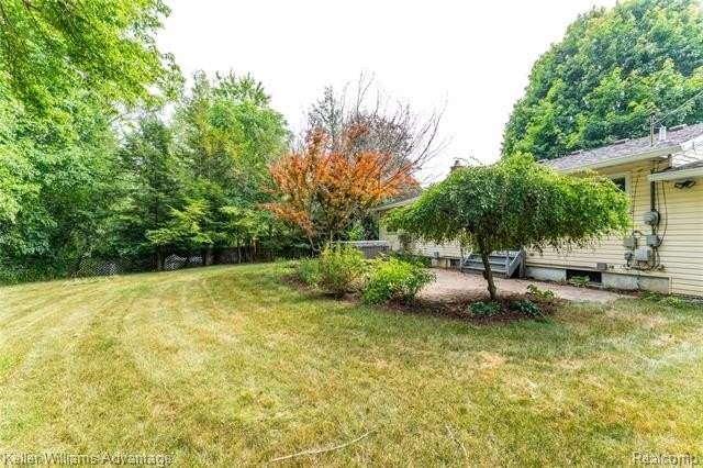 16840 Savoie St - Photo 5 of 34