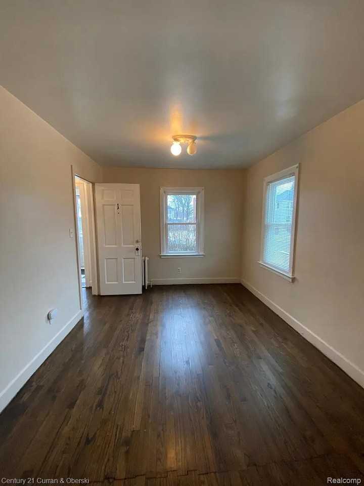 767 Riverbank St - Photo 2 of 15