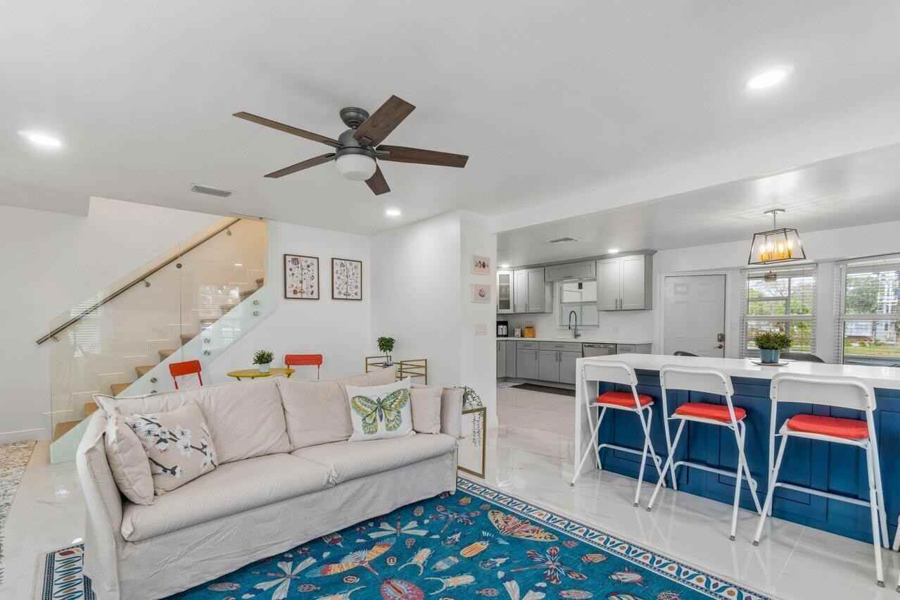 2233 Dock Street - Photo 4 of 32