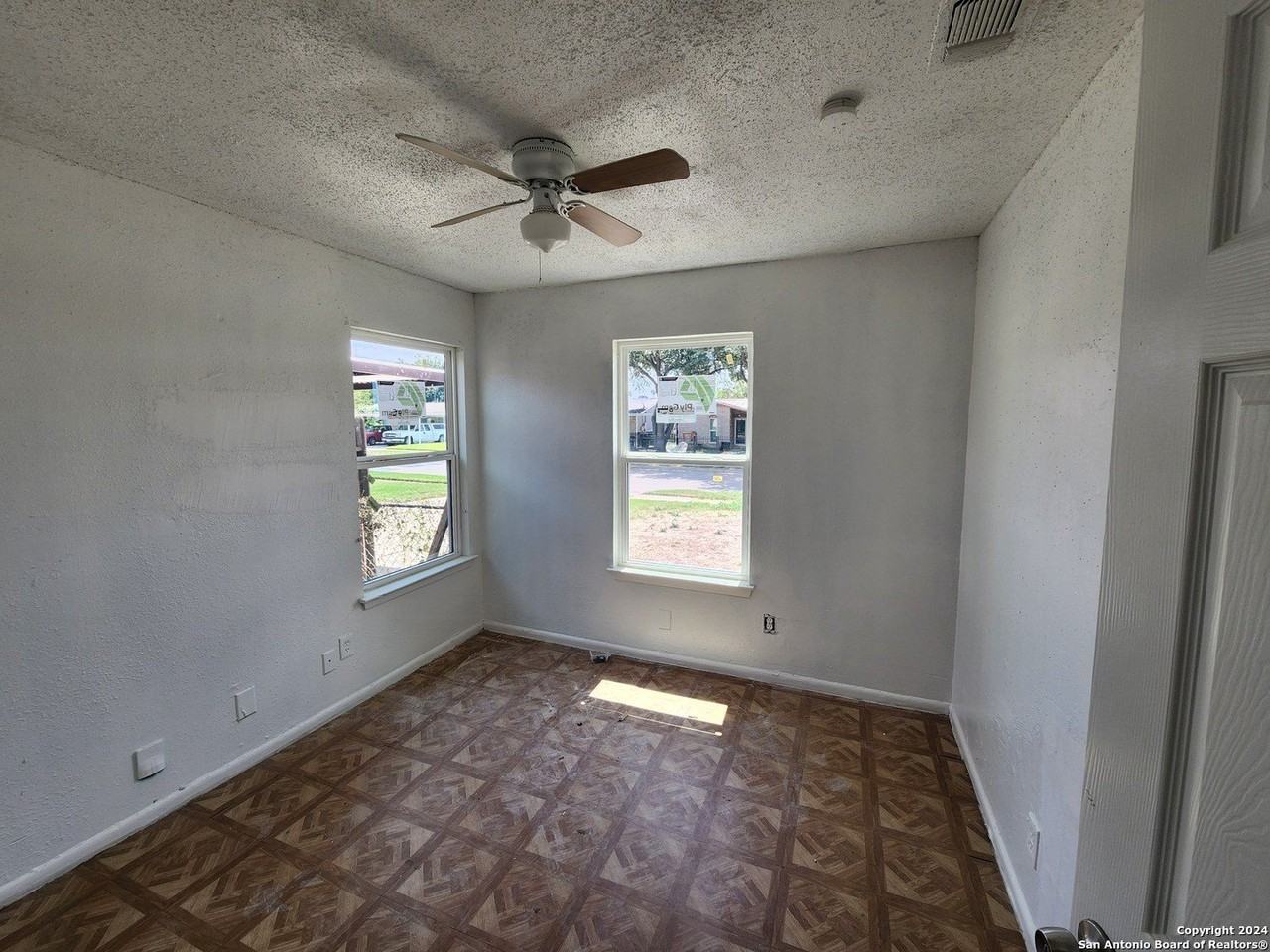 3147 Coconino Dr - Photo 2 of 4