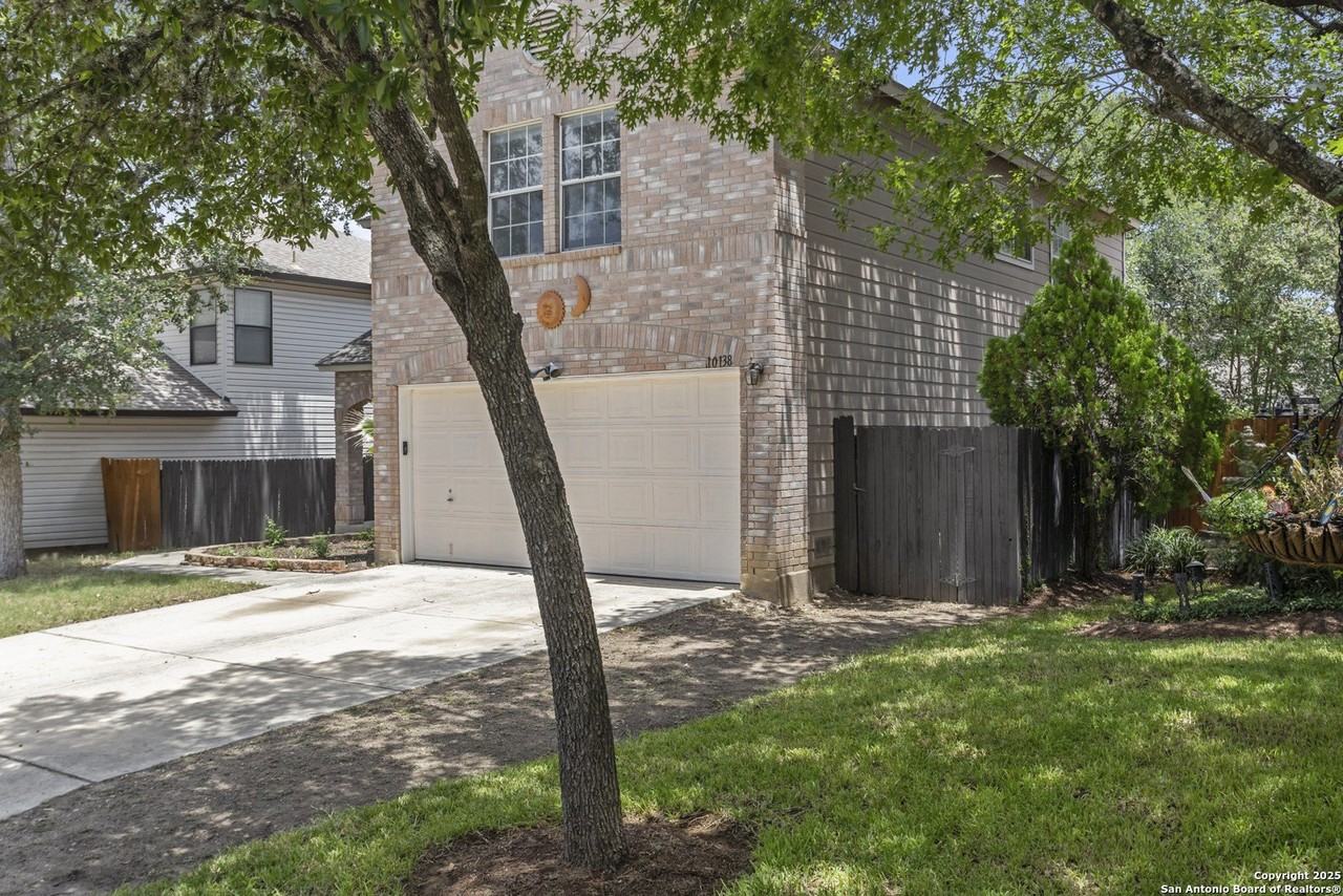 10138 Sandbrook Hl - Photo 2 of 39
