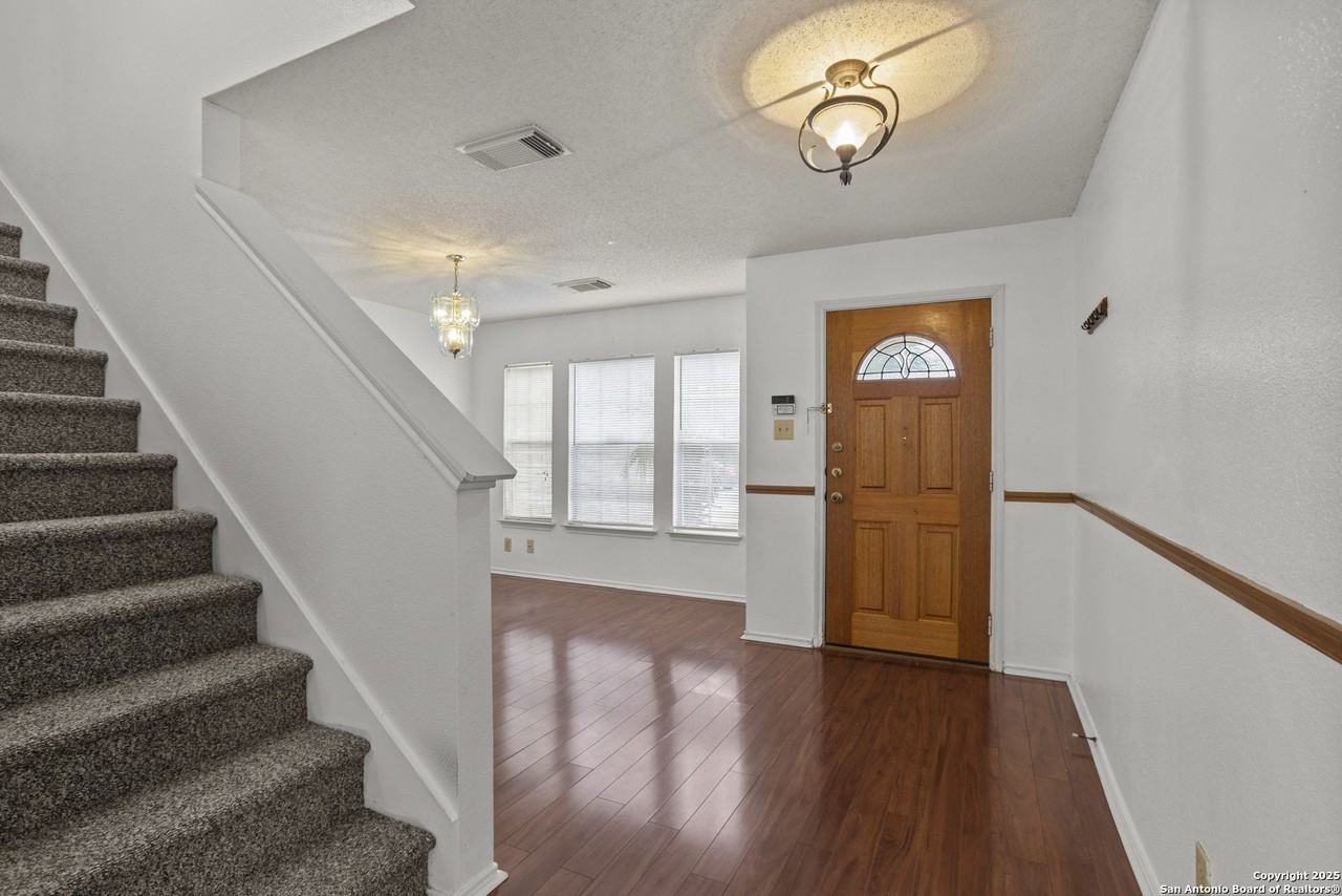10138 Sandbrook Hl - Photo 6 of 39