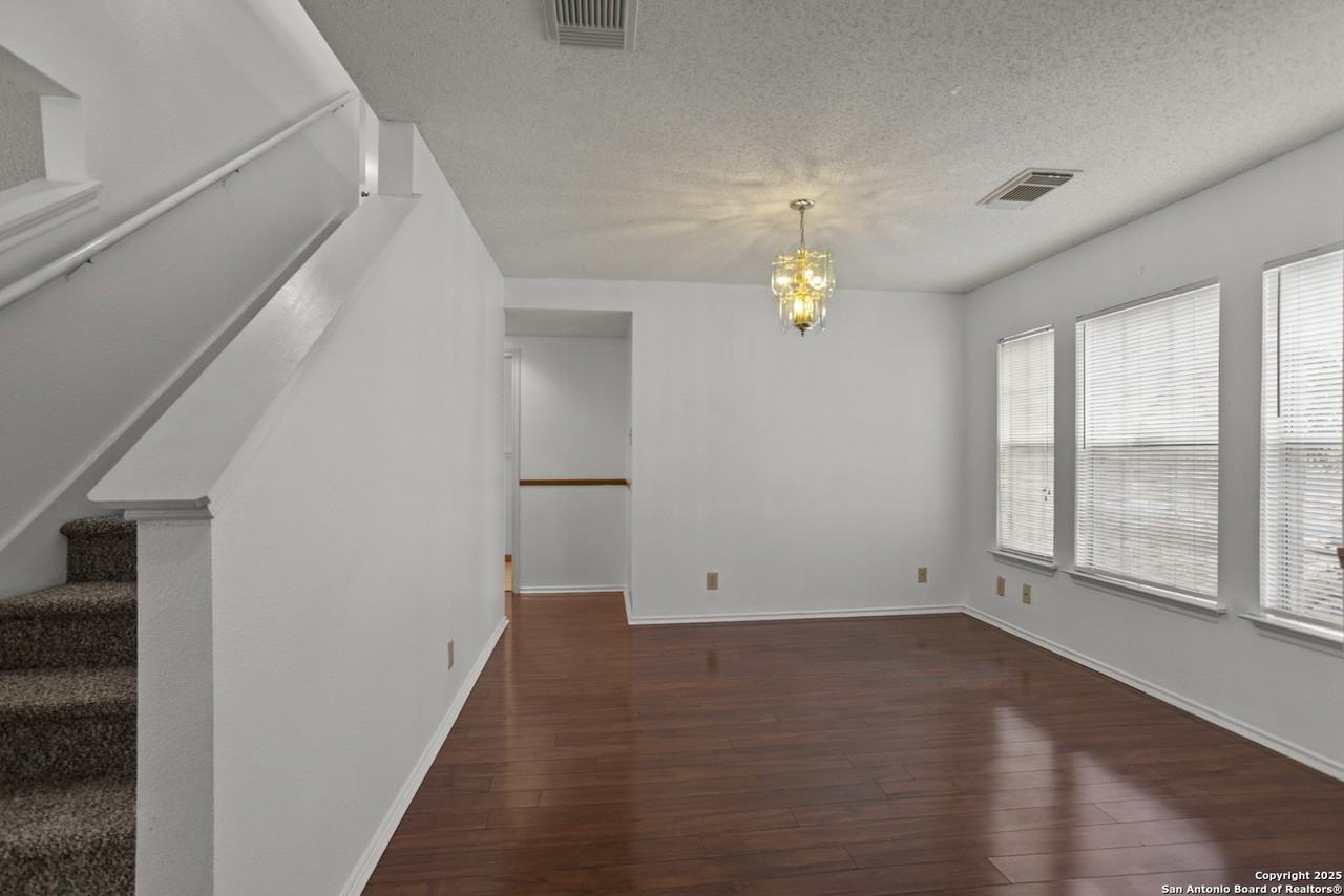 10138 Sandbrook Hl - Photo 7 of 39
