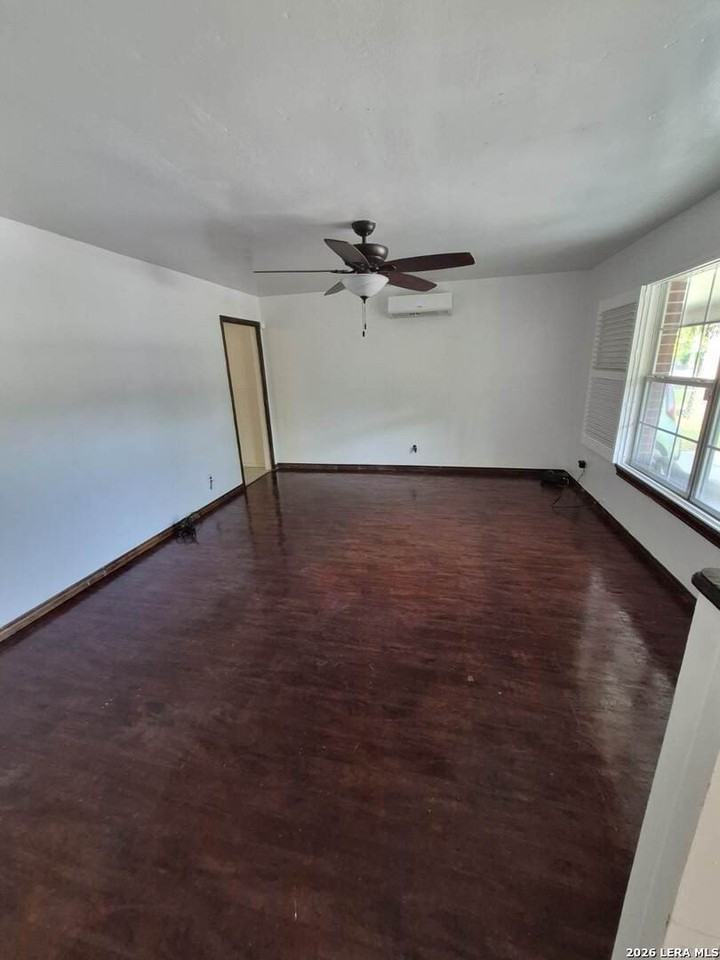 707 W Malone Ave - Photo 2 of 12