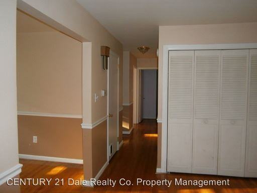 2796 Cambridge Rd - Photo 2 of 7