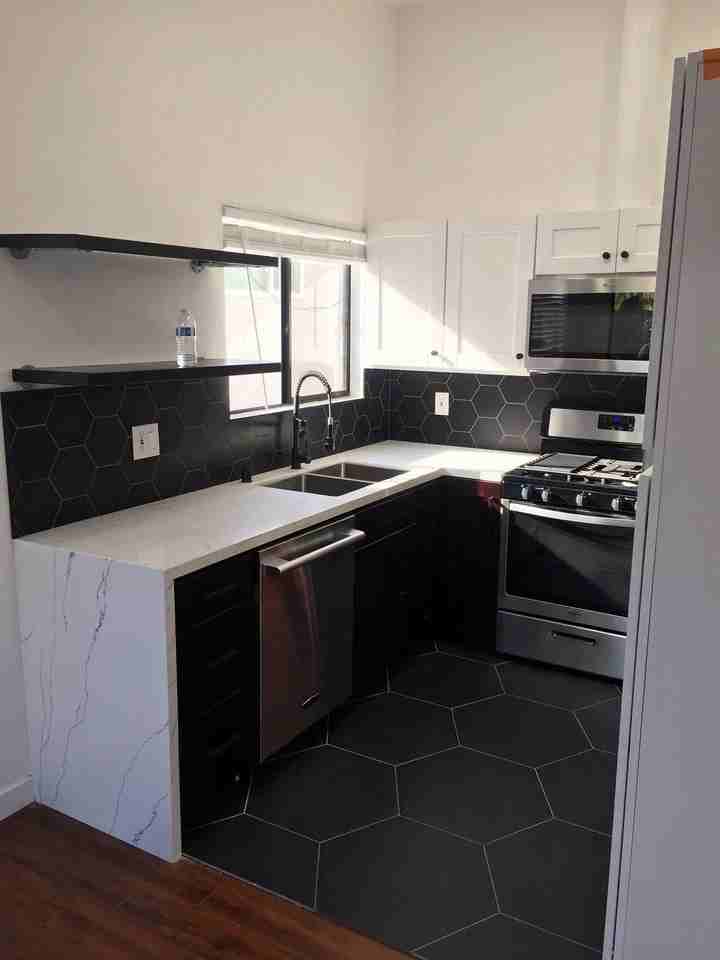 4050 Haines St - Photo 4 of 17