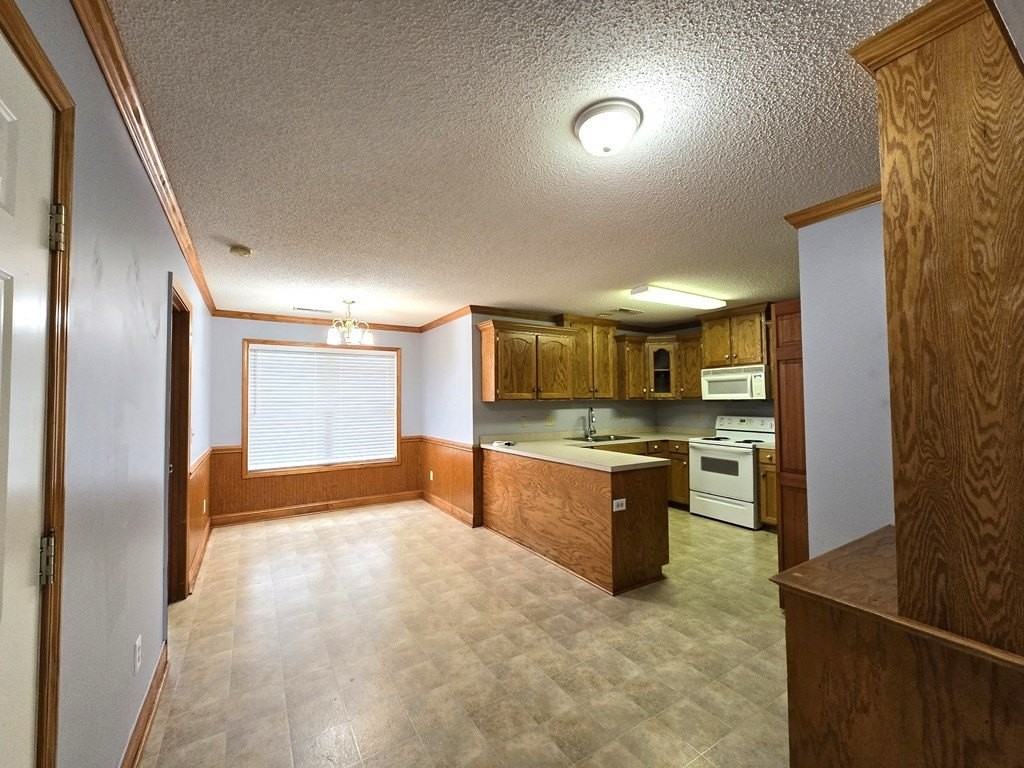 3563 Beacon Dr - Photo 5 of 31