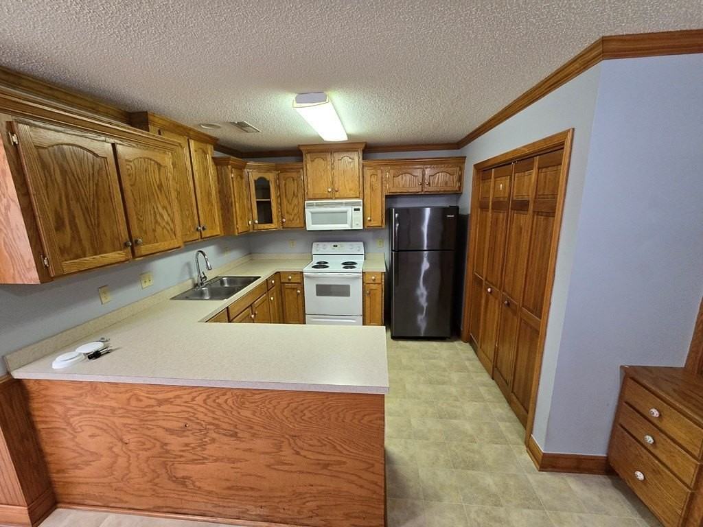 3563 Beacon Dr - Photo 6 of 31