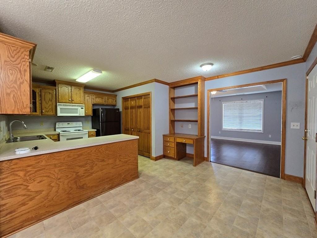 3563 Beacon Dr - Photo 7 of 31