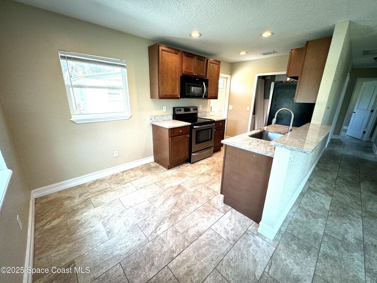 230 Crown Blvd - Photo 4 of 16