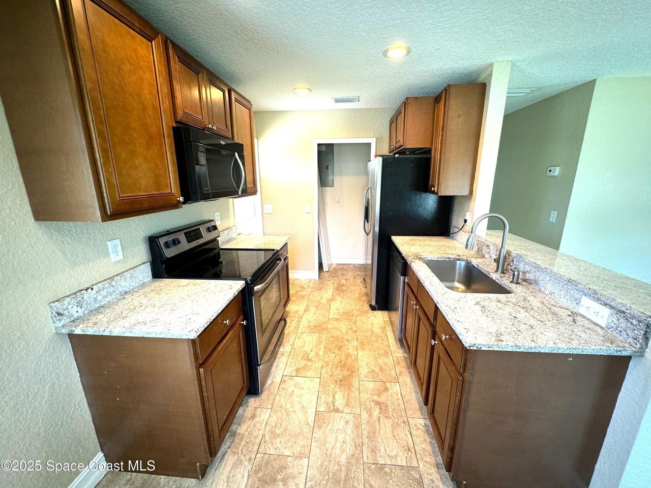 230 Crown Blvd - Photo 5 of 16