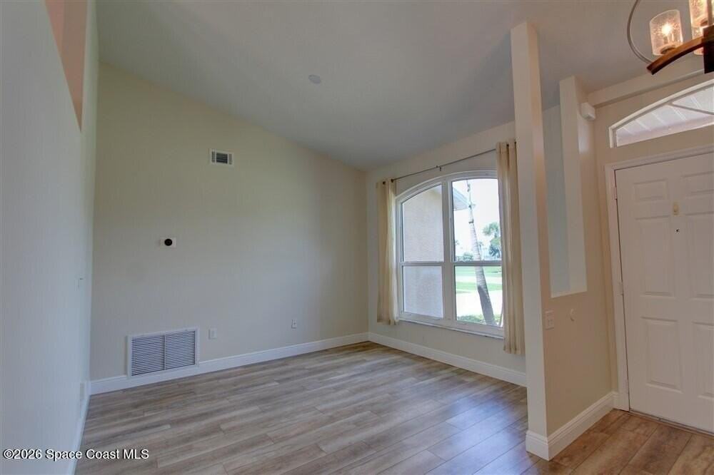 1899 Crane Creek Blvd - Photo 4 of 34
