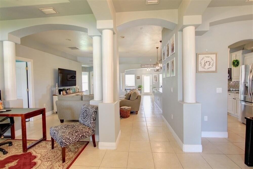 125 Palm Cir - Photo 3 of 41