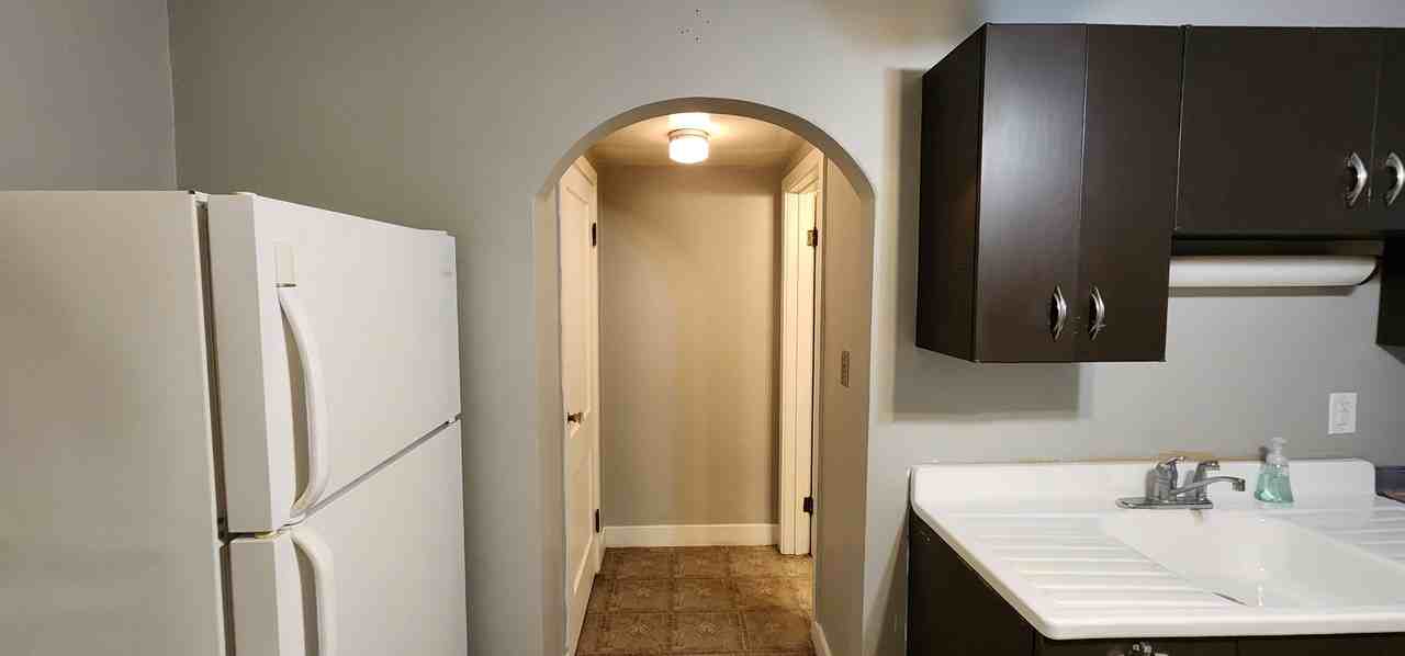 613 Avenue G - A #A - Photo 7 of 9