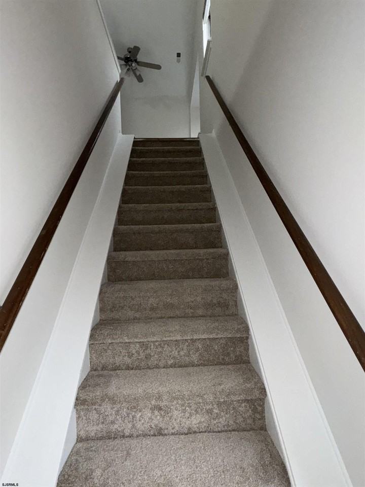 4834 Hawthorne Ln #4834 - Photo 3 of 20