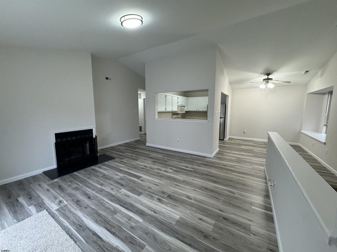 4834 Hawthorne Ln #4834 - Photo 4 of 20