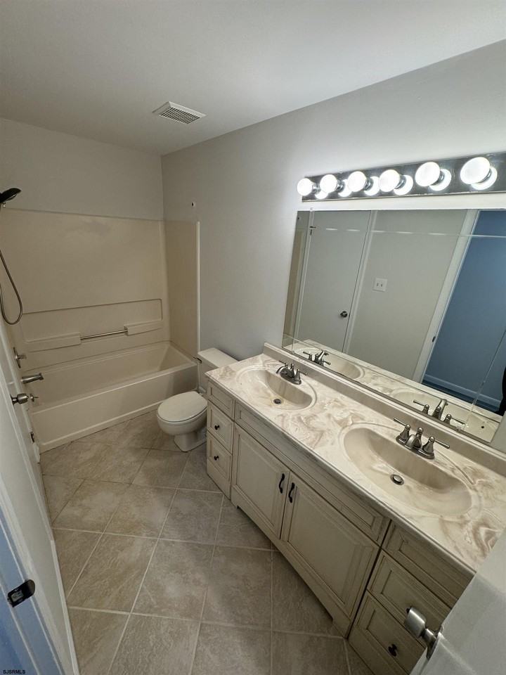 4834 Hawthorne Ln #4834 - Photo 5 of 20