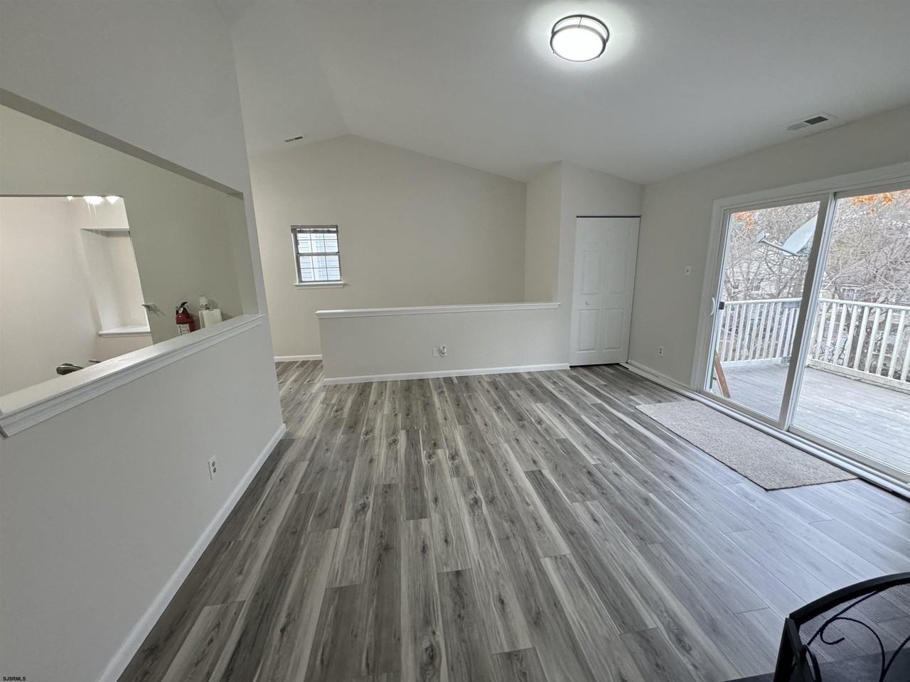 4834 Hawthorne Ln #4834 - Photo 6 of 20