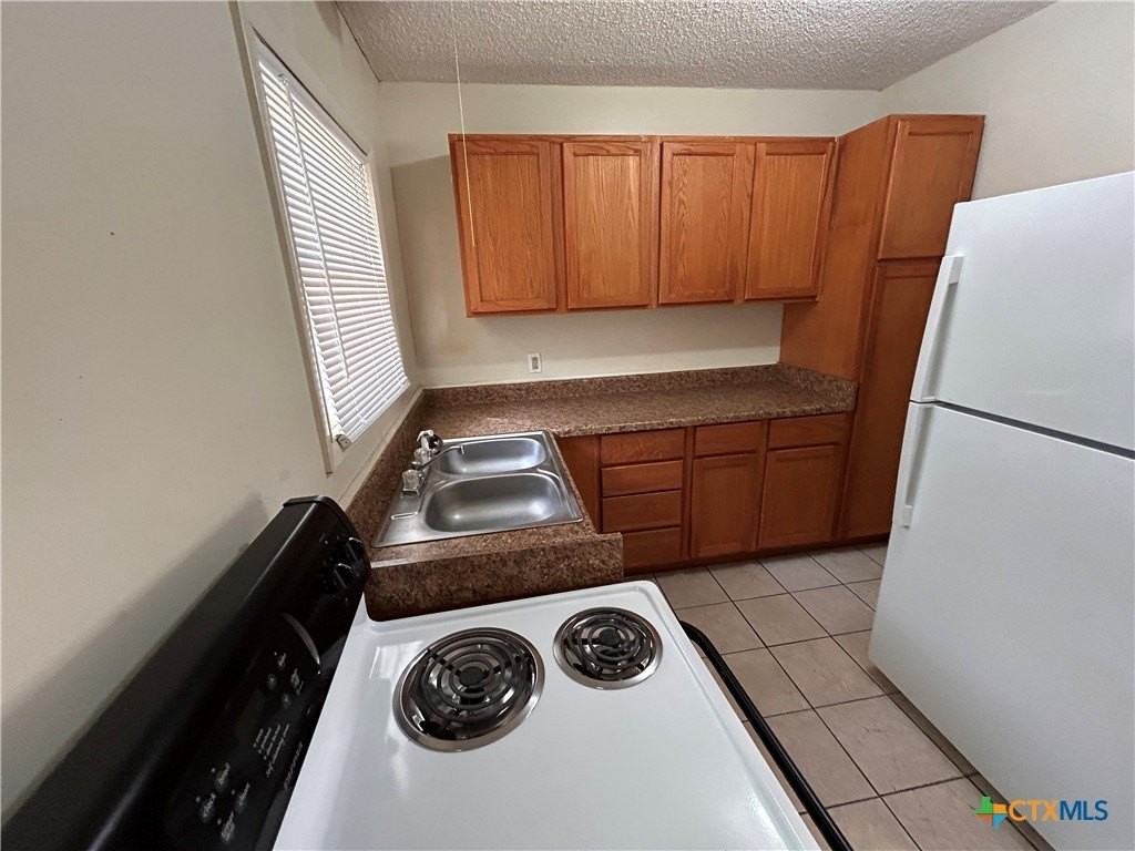 1601 Elkins Ave - Photo 3 of 7