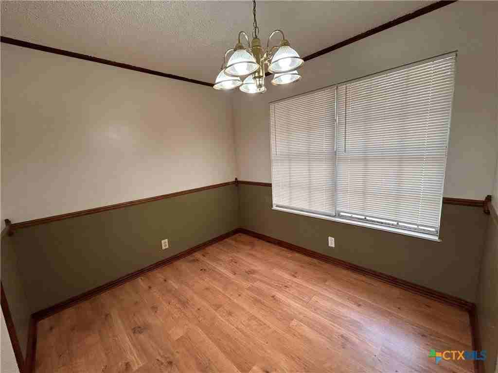 1601 Elkins Ave - Photo 4 of 7