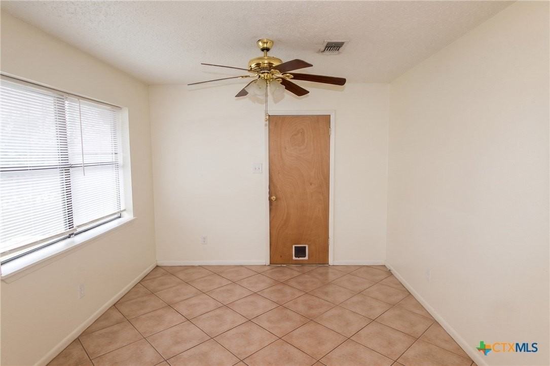 703 Traci Dr - Photo 2 of 9