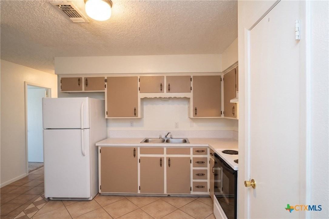 703 Traci Dr - Photo 3 of 9