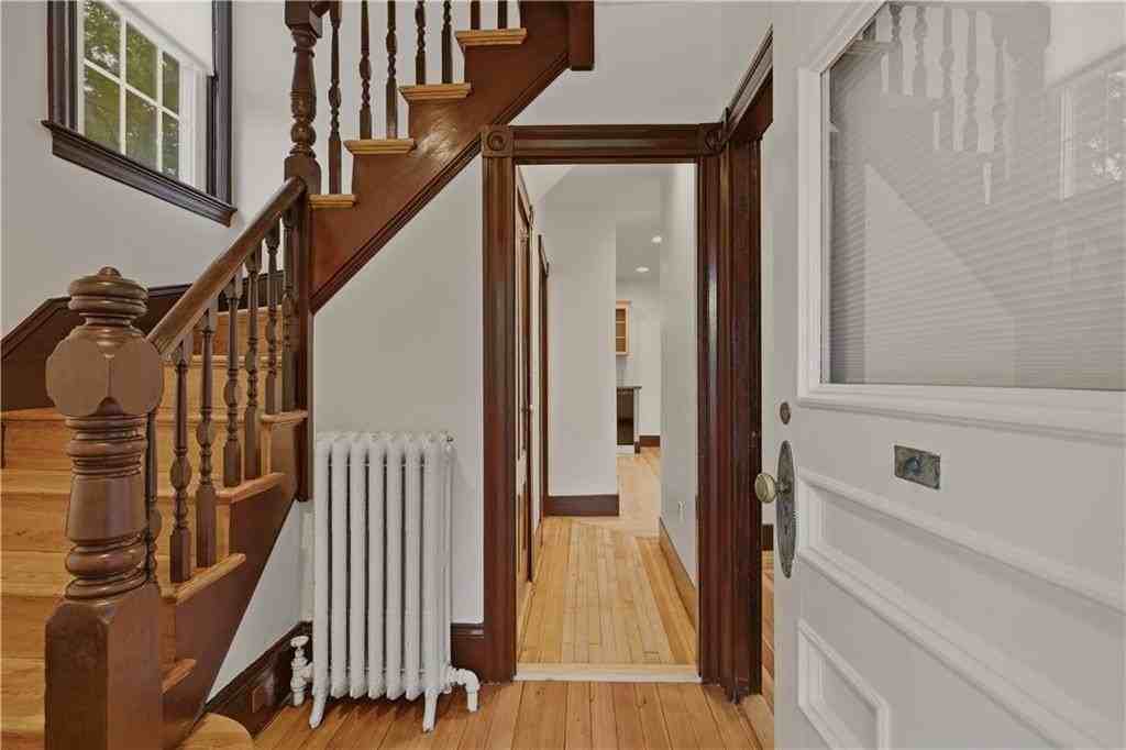 82 Van Zandt Ave - Photo 2 of 32