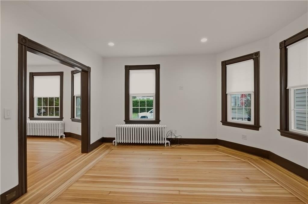 82 Van Zandt Ave - Photo 3 of 32