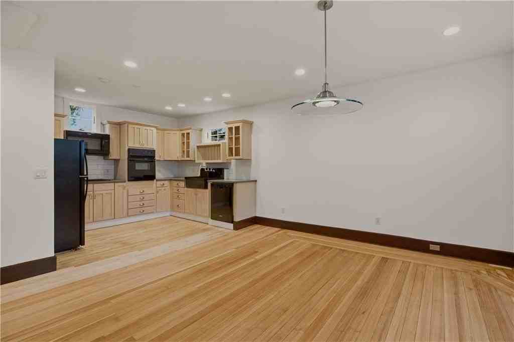 82 Van Zandt Ave - Photo 7 of 32