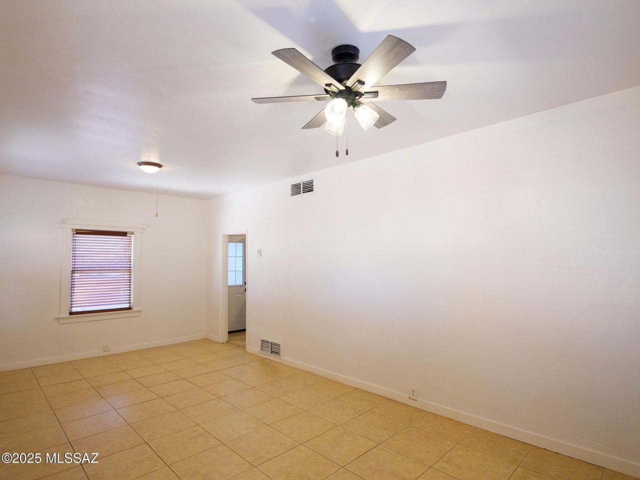 1315 N 2nd Ave - Photo 4 of 20