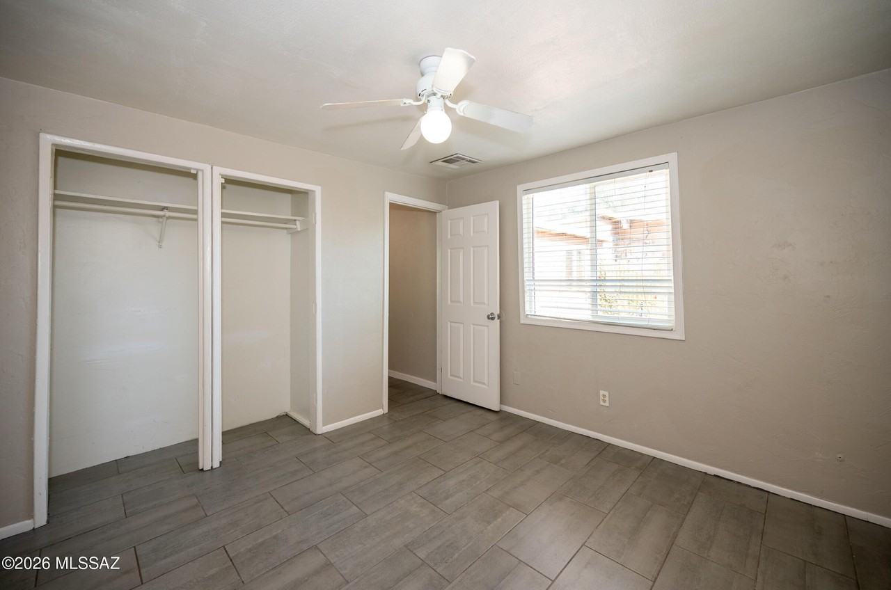 810 E Linden St - Photo 3 of 13