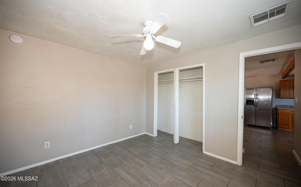 810 E Linden St - Photo 4 of 13