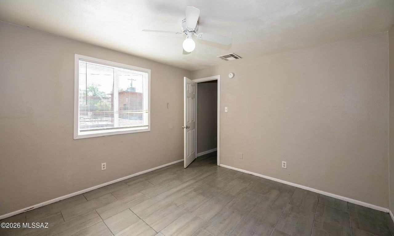 810 E Linden St - Photo 7 of 13