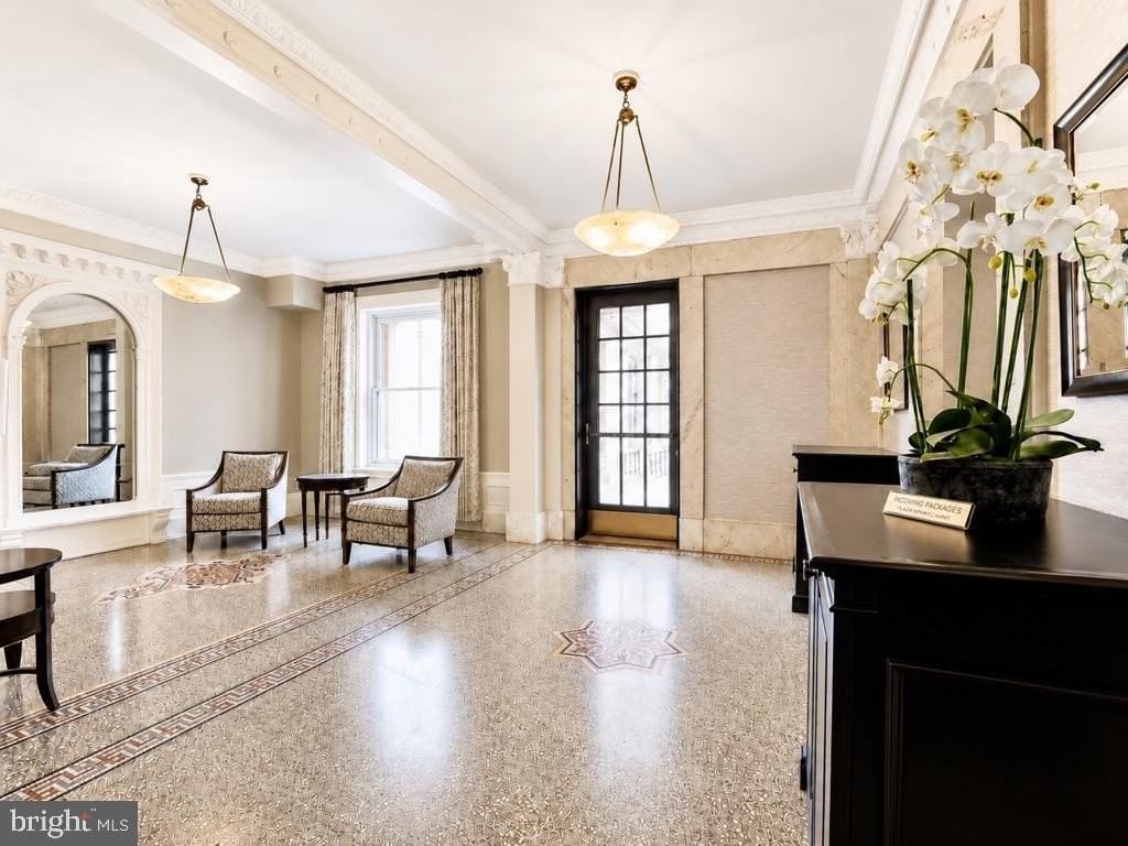 2153 California St Nw #1 - Photo 3 of 19