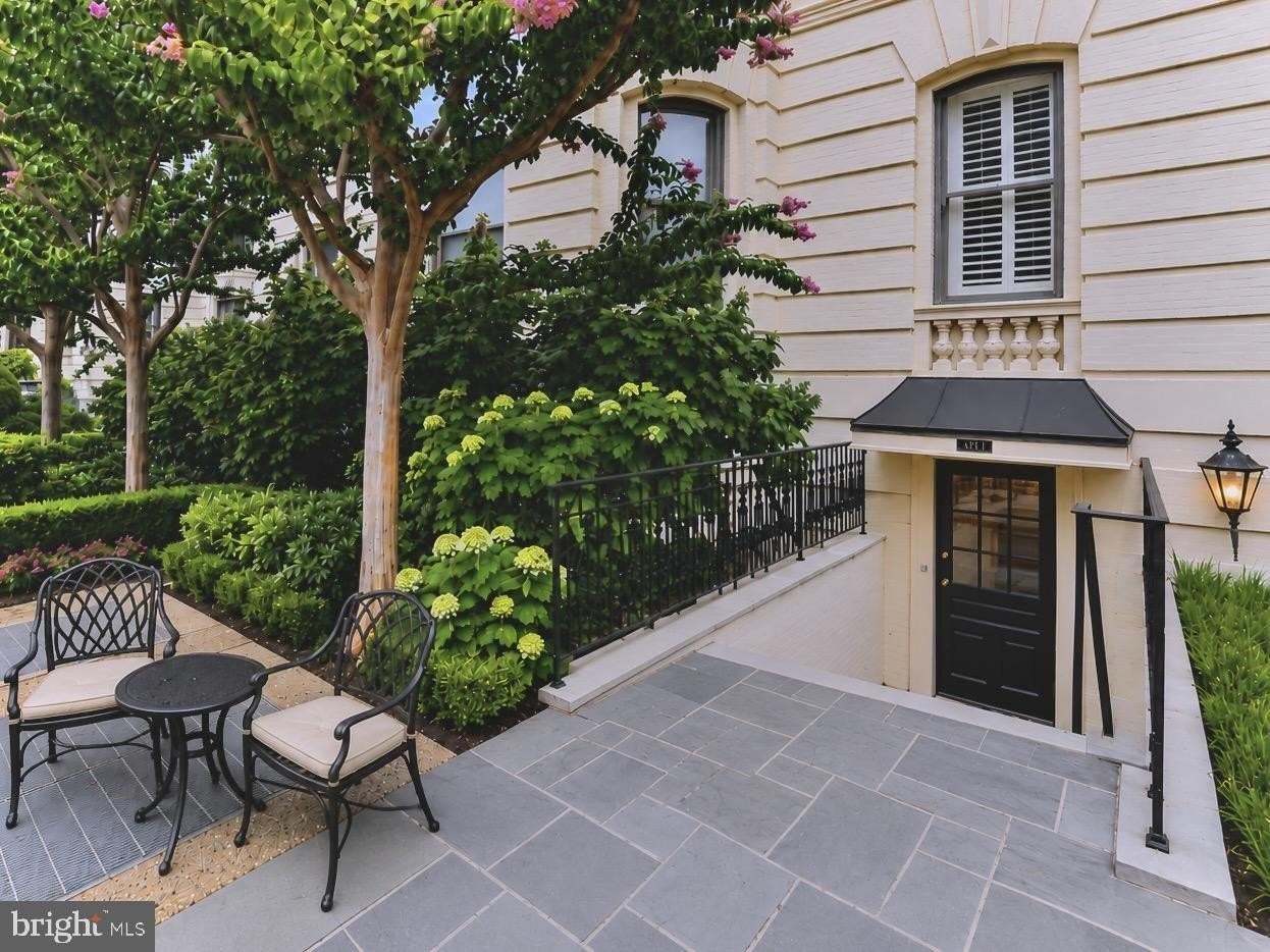 2153 California St Nw #1 - Photo 4 of 19