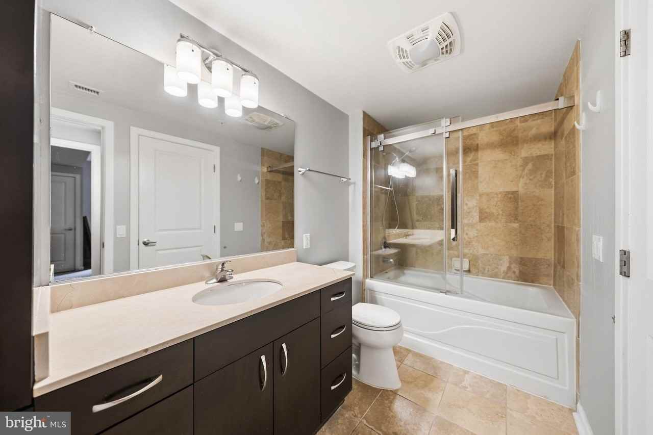 440 L St Nw #407 - Photo 6 of 11