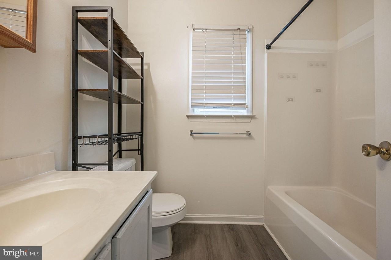 49 Winding Wood Dr - Photo 5 of 9