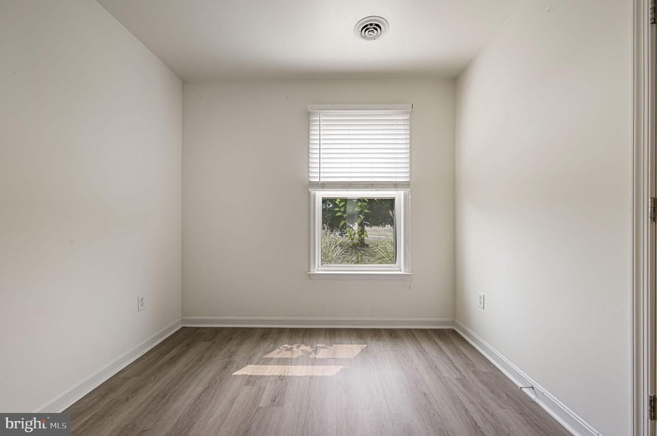 49 Winding Wood Dr - Photo 7 of 9
